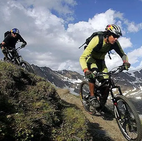 descente en VTT en montagne