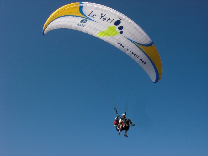 Mathieu dans les airs pour Baptême de Parapente