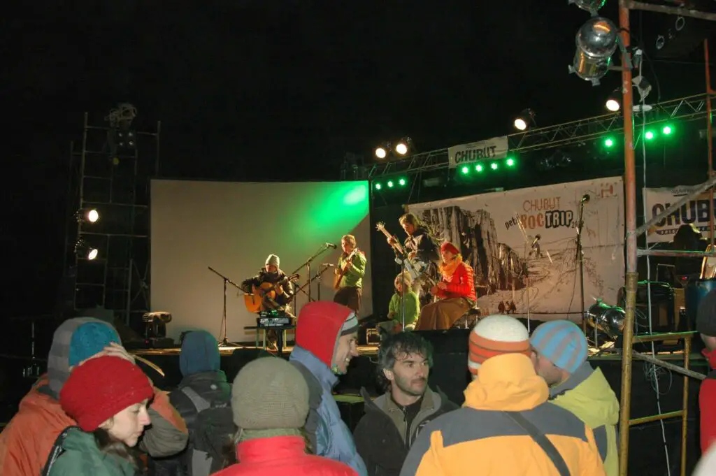 Concert au camping de la Piedra Parada pendant le roc trip Petzl 2012