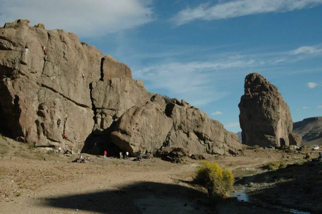 les spots de grimpe du canyon Buitrera au pied de la Piedra Parada au Roc Trip Petzl en argentine