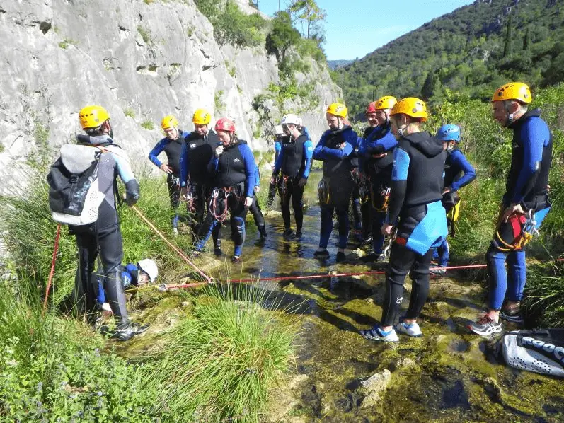 office des moniteurs du Languedoc vous emmène dans le Canyon du Diable office des moniteurs du Languedoc vous emmène dans le Canyon du Diable