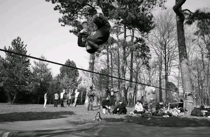 Louis Boniface gymnaste et spécialiste jumpline en slackline