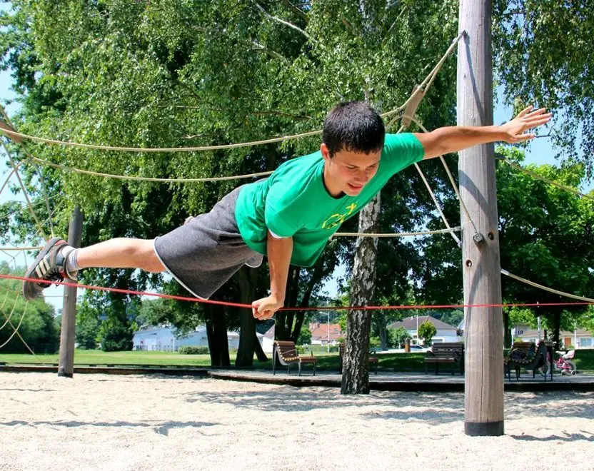 Louis Boniface spécialiste jumpline en slackline