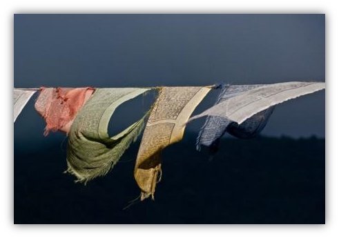 Et les premiers drapeaux à prières au Bhoutan Et les premiers drapeaux à prières au Bhoutan
