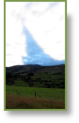 ombres gigantesques dans les nuages au Muddy creek en nouvelle zelande 