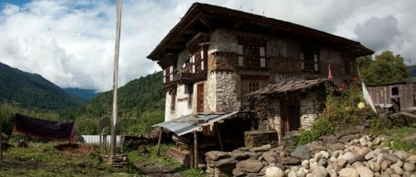 La maison qui nous accueillera pour une nuit au bhoutan