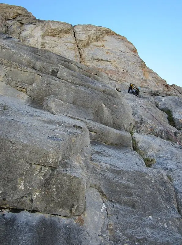 L5 (5c) pour rejoindre la belle fissure(L6) et la cheminée(L7)