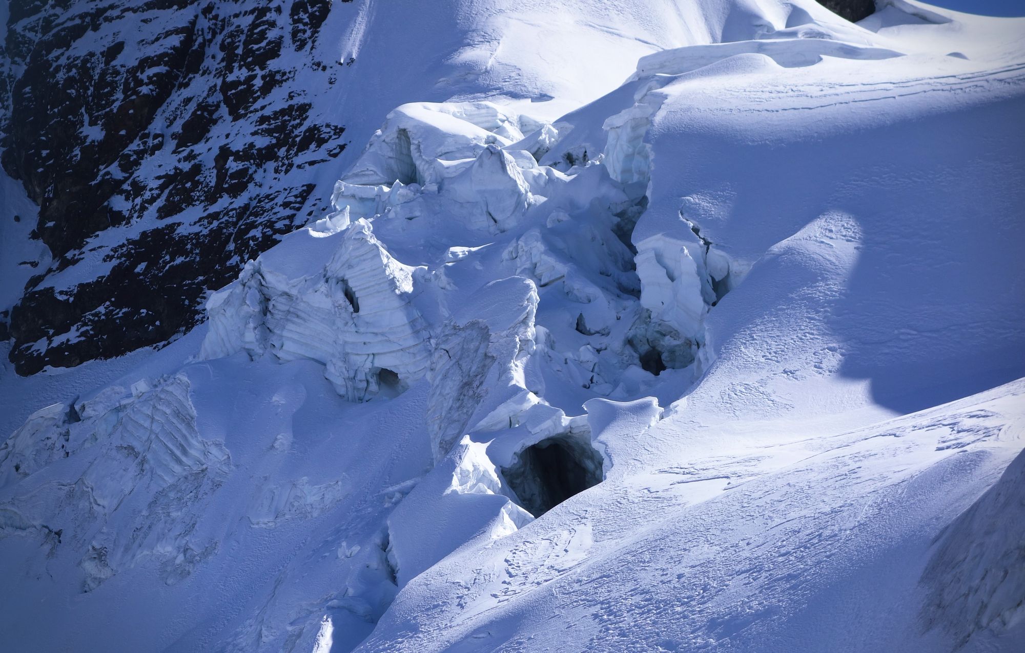 Crevasses pendant le séjour alpinisme dans la Cordillère Royale en Bolivie