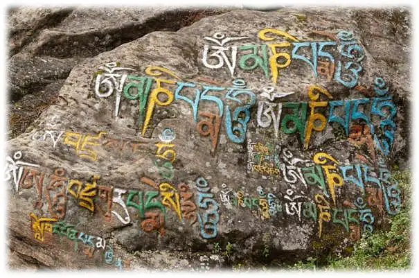 Inscription sur pierre au bhoutan