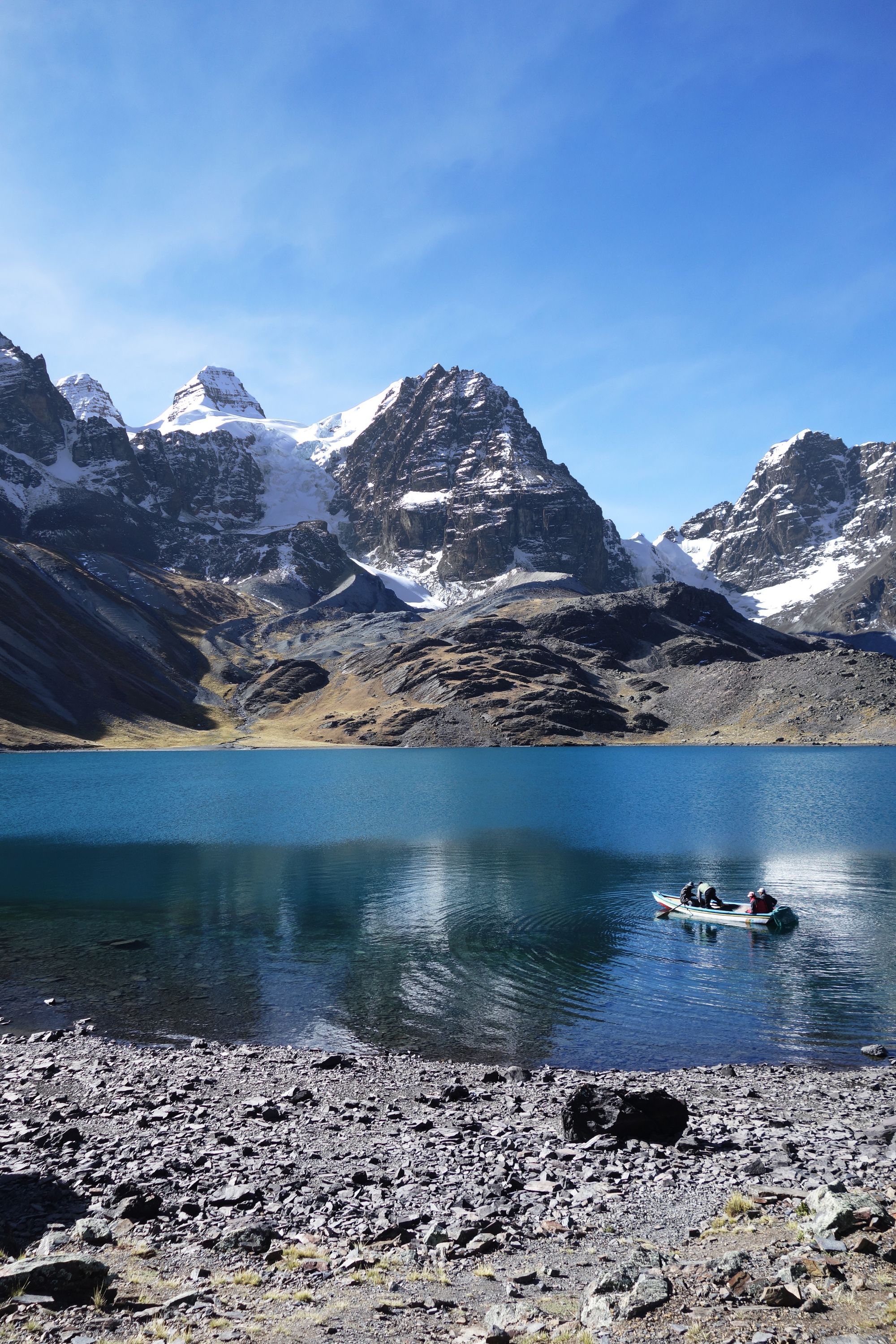 Lagune durant le séjour alpinisme dans la Cordillère Royale en Bolivie