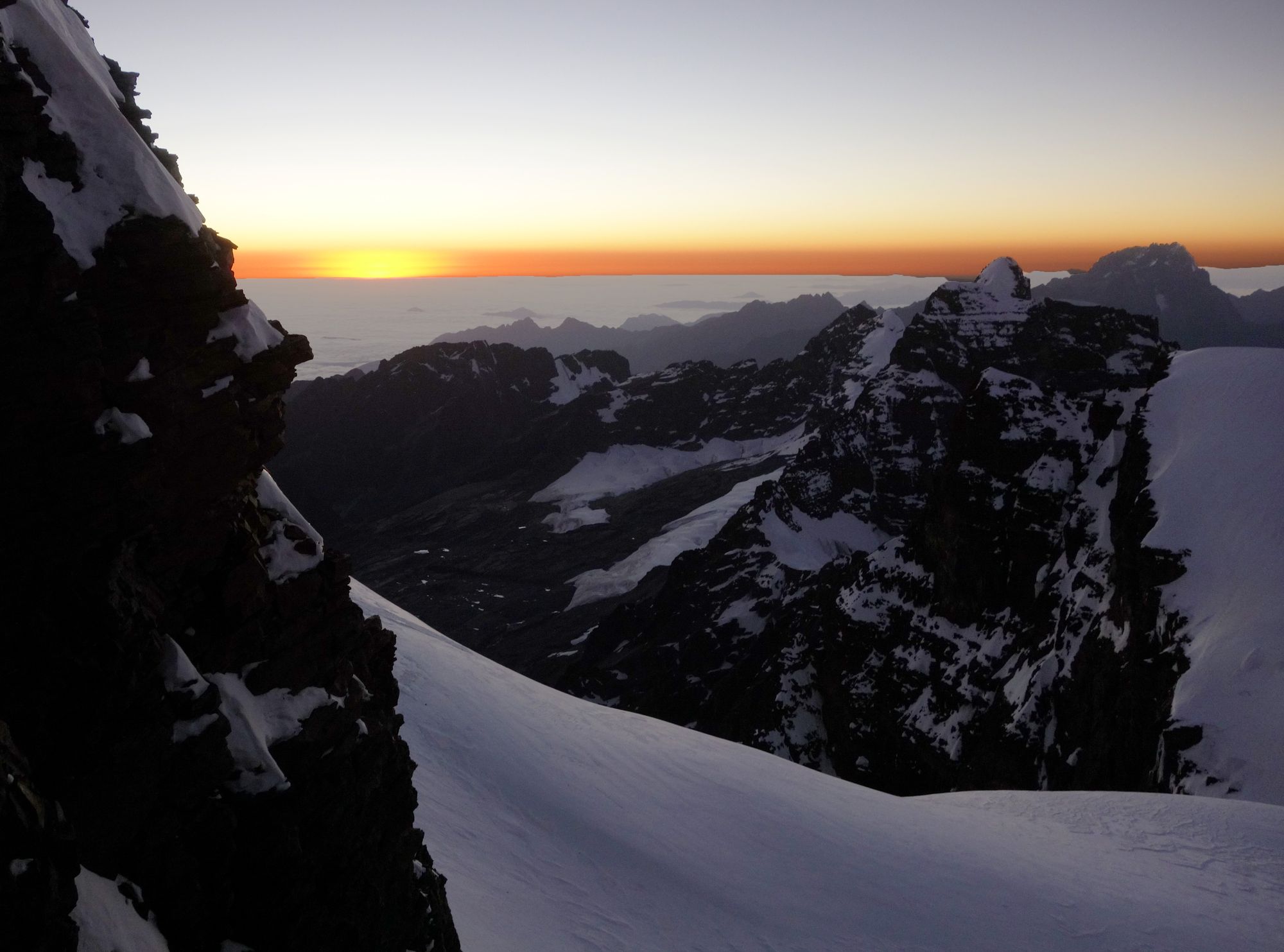 lever soleil durant le séjour alpinisme dans la Cordillère Royale en Bolivie