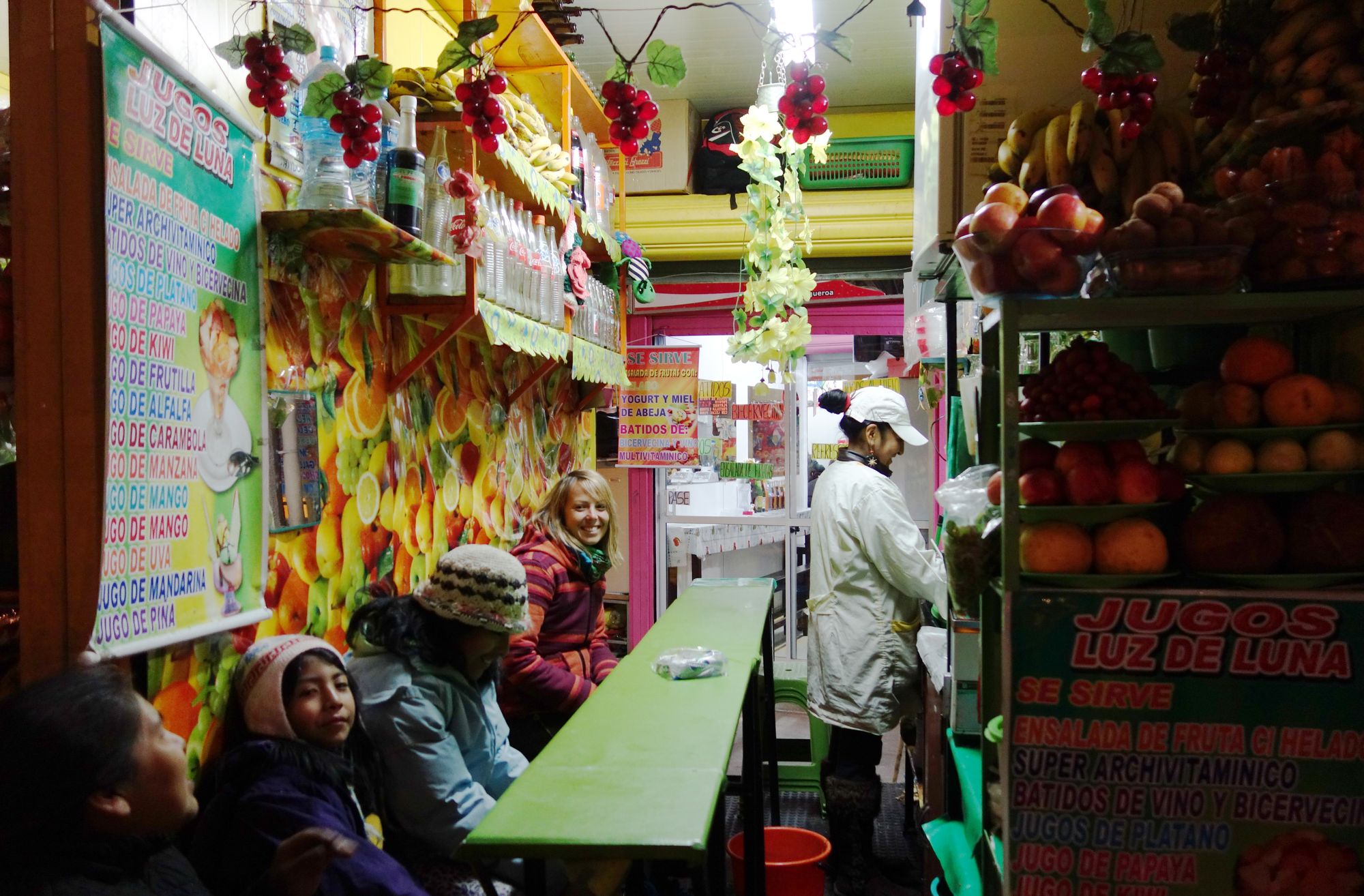 Le marché couvert près de la Plaza Mayor à La Paz en Bolivie