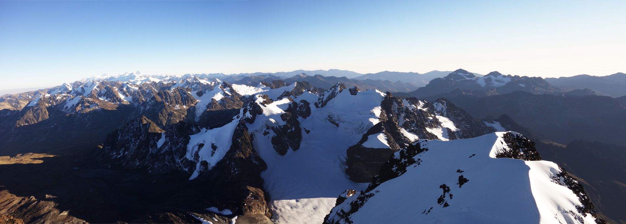 Panorama de la Cordillère Royale pendant le séjour alpinisme en Bolivie
