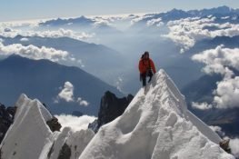 Arête de neige ou plutôt lame de neige dans l’innominata au Mont-Blanc