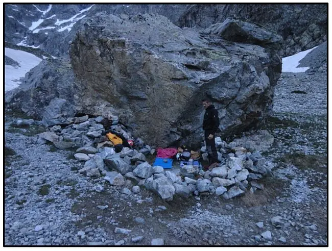 Bivouac avant Notre ascension de la Directe Cambon Francou en face nord du Pic Sans Nom