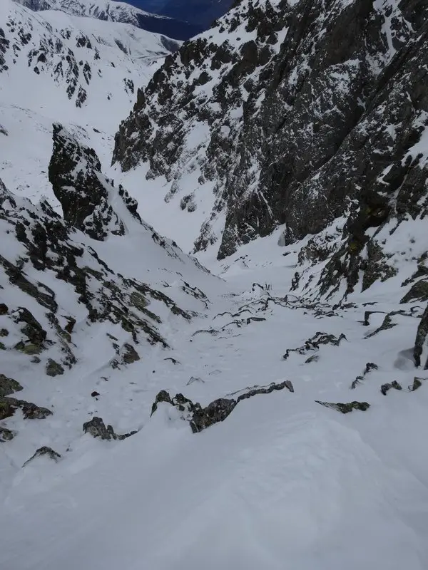 Vue plongeante sous le col avant le sommet de Pène d’escalère