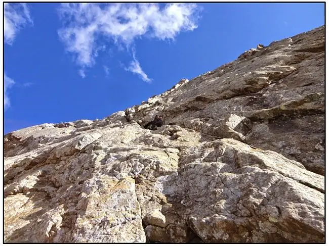 Dans la longue fissure oblique au Pic sans Nom dans les écrins