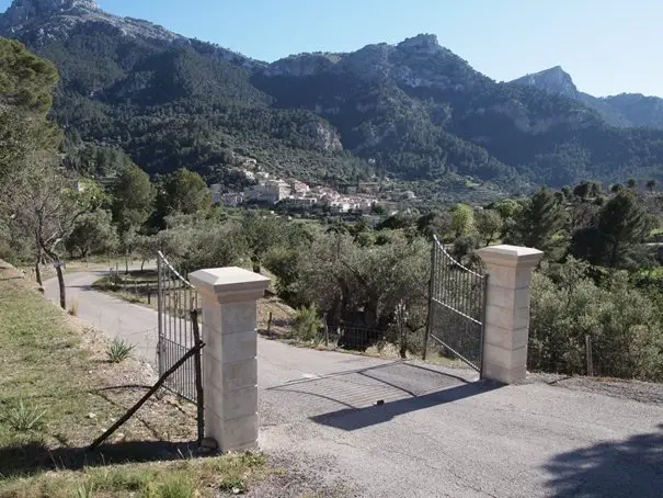 Estellencs village rencontré durant notre randonnée à Majorque
