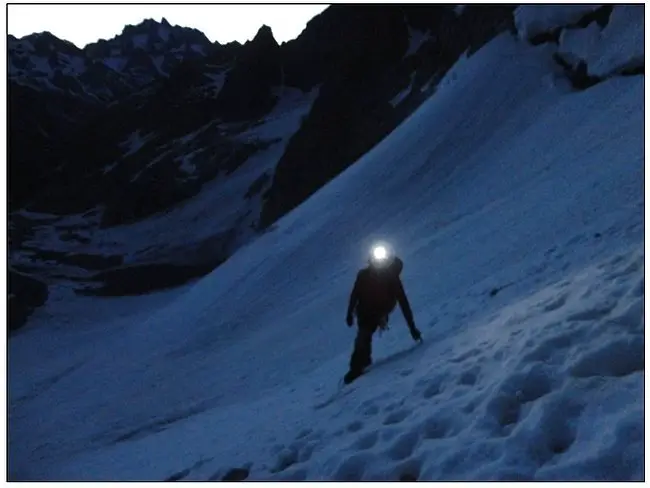 Fin de l’approche durant notre ascension de la Directe Cambon Francou en face nord du Pic Sans Nom