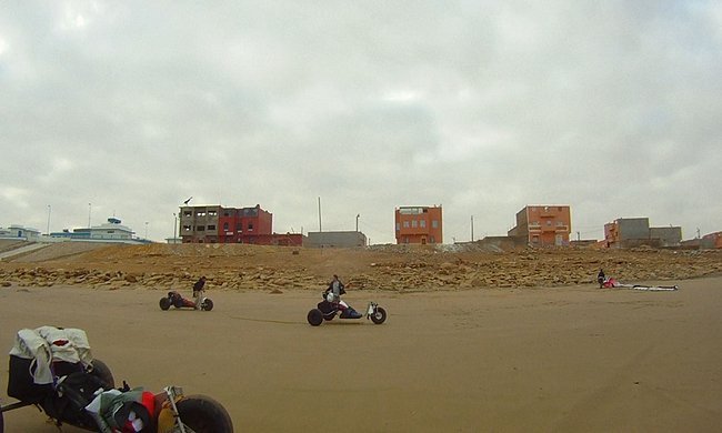 Go !!!!!! c'est parti en Char à cerf-volant sur les plages marocaines