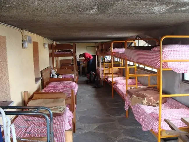 Intérieur du refuge Monzino Intérieur du refuge Monzino