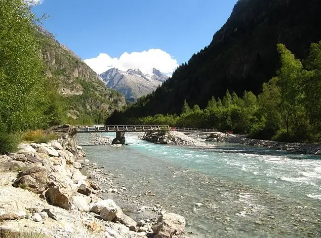 La passerelle du Plan du Lac en direction de la Muzelle