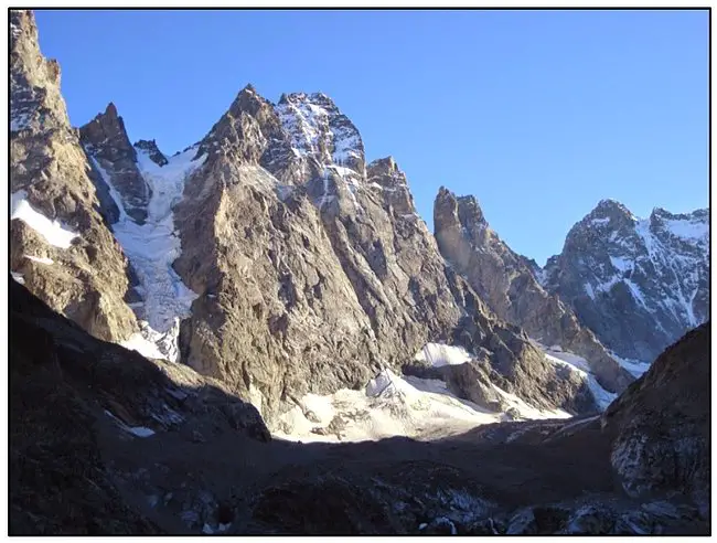 Le Pic sans Nom et les autres Faces Nord du Glacier Noir