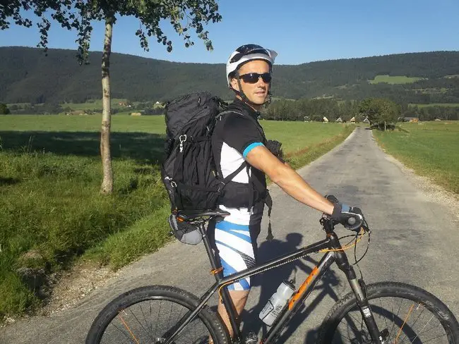 Départ pour la Grande Traversée des Alpes en VTT, lieu dit Les Bruyères