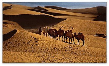 Route de la Soie dans le désert du Taklamakan en Chine