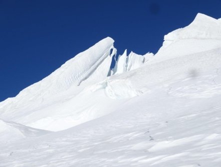 Séracs, bloc de glace dans l'oberland en ski de randonnée