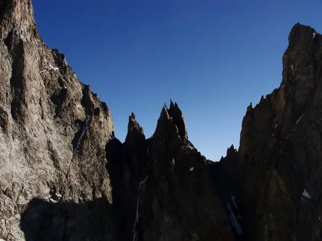 Vue sur Peuterey et le bivouac des anglaises