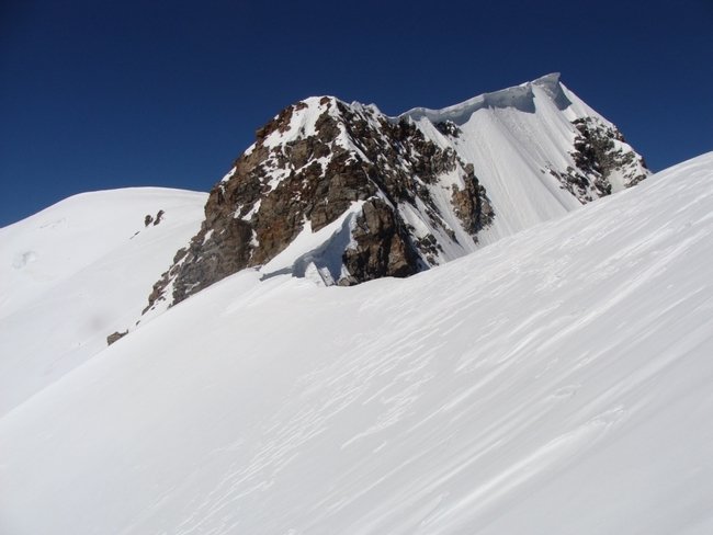 Vue sur l’objectif, le sommet du Mont-Blanc par l'intégrale de l'innominata