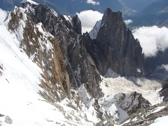 Vue sur l’arête parcourue dans l’innominata au Mont-Blanc Vue sur l’arête parcourue dans l’innominata au Mont-Blanc