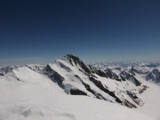 le Finsteraarhorn à ski