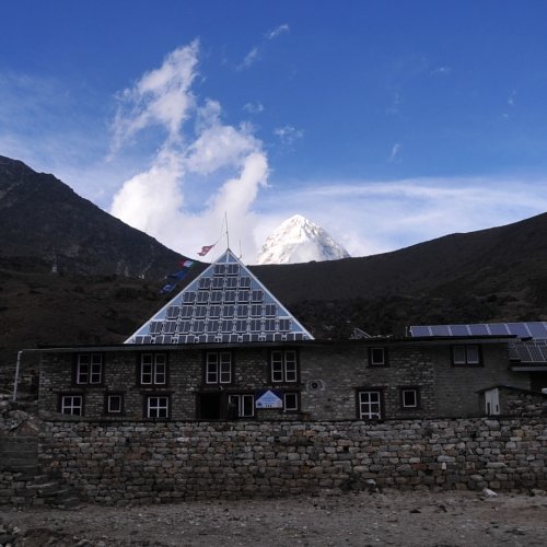 Pyramide base scientifique italiano nepalaise a proximite du camp de base de l