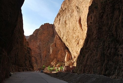 Escalade dans les gorges de Todra au Maroc