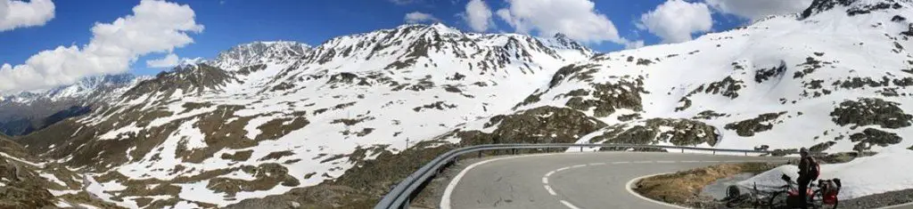 En redescendant le col du grand saint-bernard (2501m)