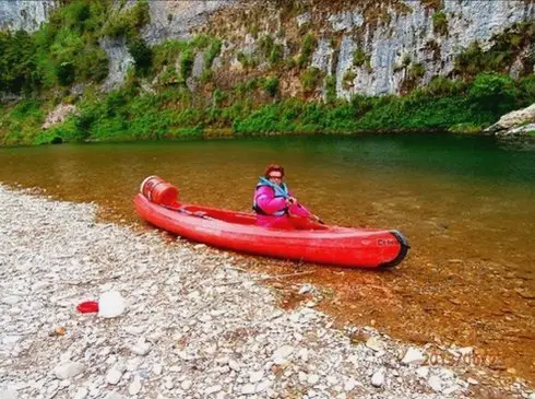 Canoe lors du séjour Canoë et Grimpe dans les Gorges du Tarn Canoe lors du séjour Canoë et Grimpe dans les Gorges du Tarn