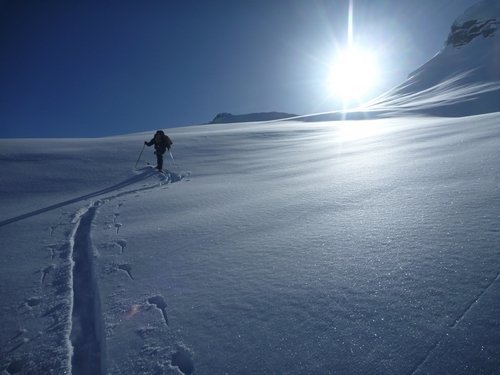 Tracage de rigueur en direction du col d Emaney