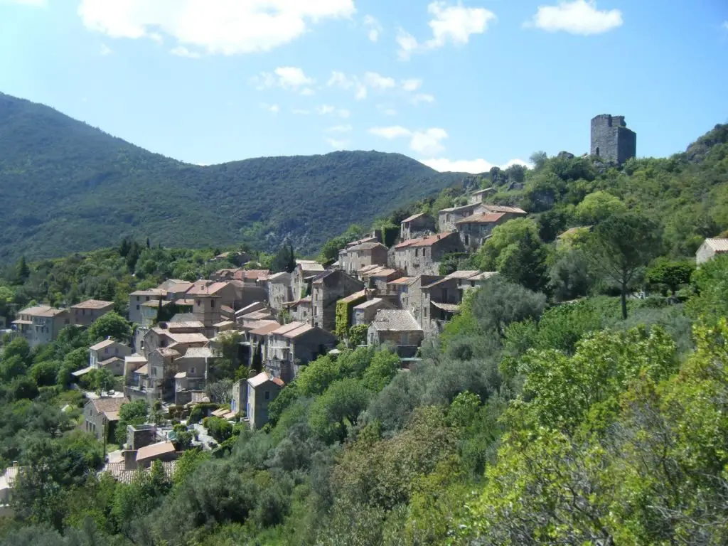 Village de Vieussan dans l'Hérault