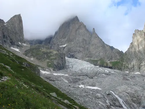 l'aiguille du peigne sur la route du stage d'alpinisme