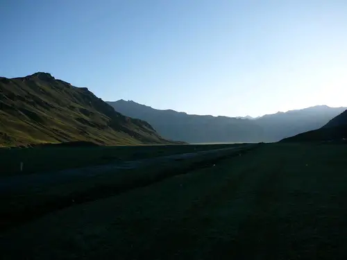 au levée du jour au ladakh en Inde avec des paysages montagneux