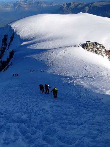 En arrivant vers Vallot durant l'ascension du Mont Blanc par l'arête des bosses