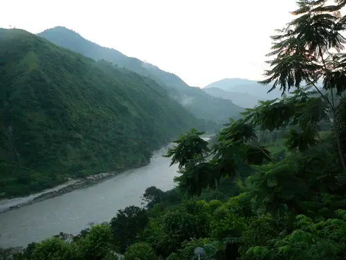 paysage montagneux vert à Manali en Inde