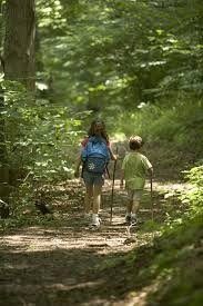 randonner pendant vos vacances en famille à la montagne