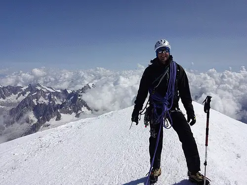 Au dessus des nuages du Mont Blanc pendant le séjour Alpinisme à l'envers du Mont-Blanc