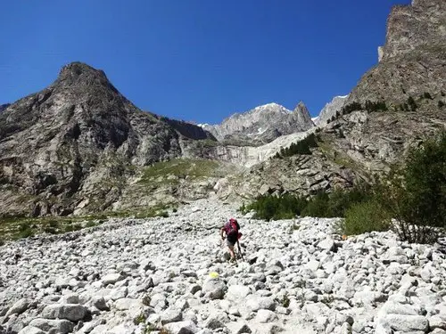 ça grimpe lors du séjour Alpinisme à l'envers du Mont-Blanc