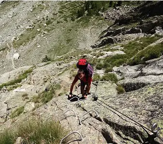 Via ferrata au Mont Blanc durant le séjour Alpinisme à l'envers 