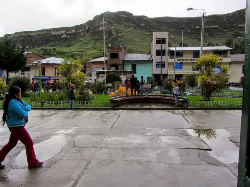 place sur le village de banos au Pérou 