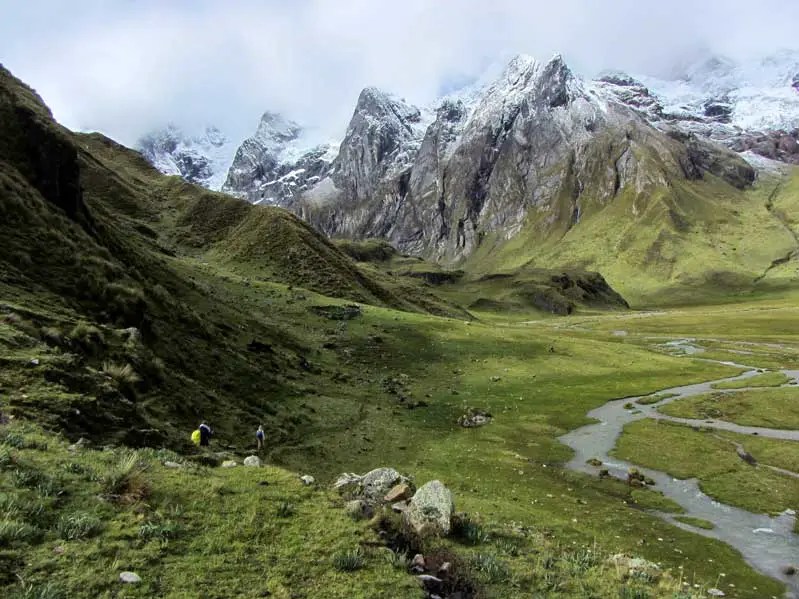  aux pieds du Yerupaja dans la Cordillère Huayhuash depuis le Mirador au Pérou